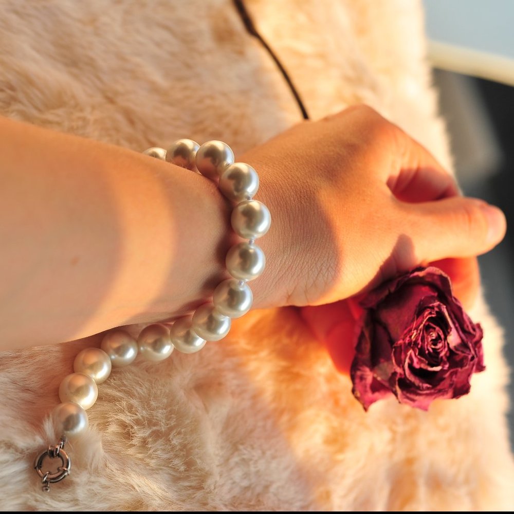Zara White 18K Gold Faux Water Pearl 3D Beads Pendant Chain Bracelet